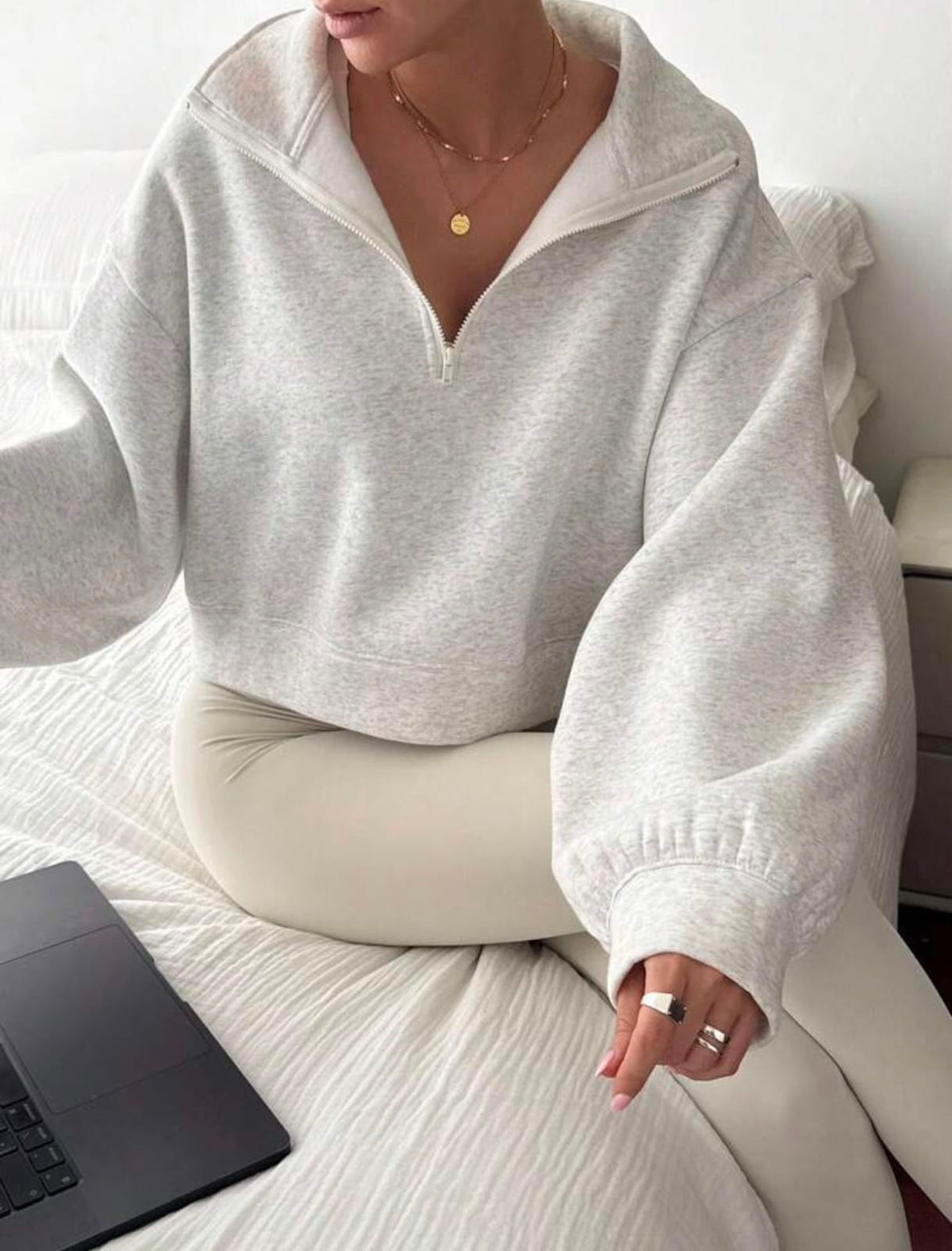 Livesso Cropped Sweatshirt